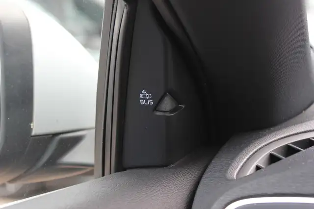 Volvo V40 view 28