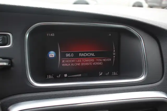 Volvo V40 view 20