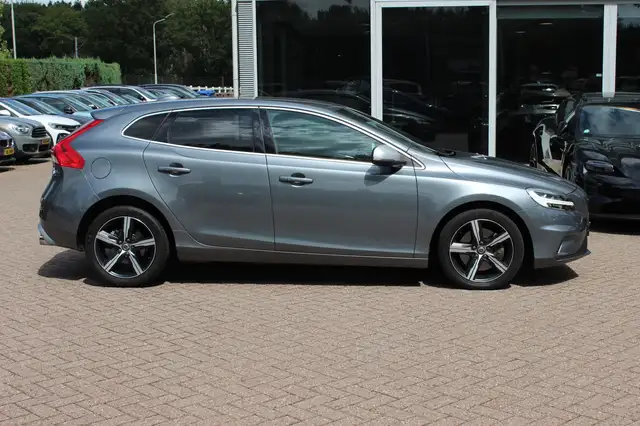Volvo V40 view 5