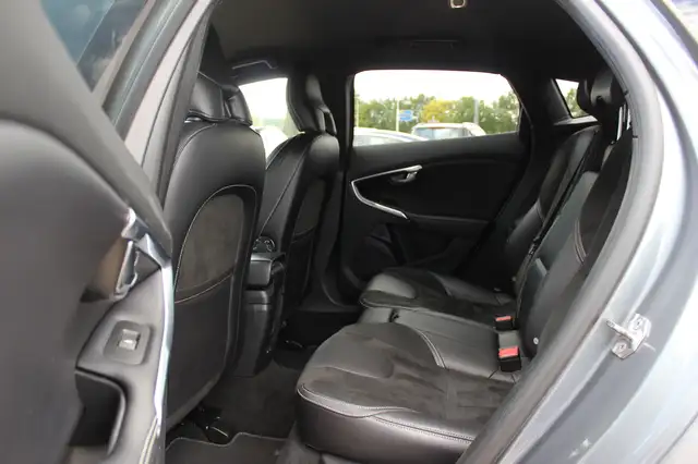 Volvo V40 view 11