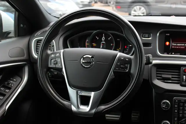 Volvo V40 view 17