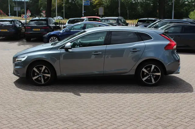 Volvo V40 view 7