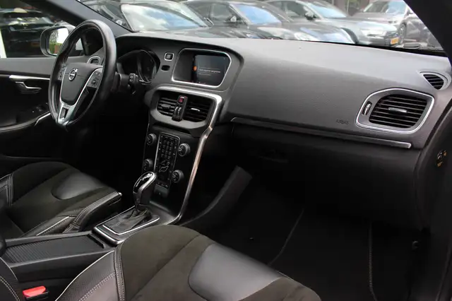 Volvo V40 view 13