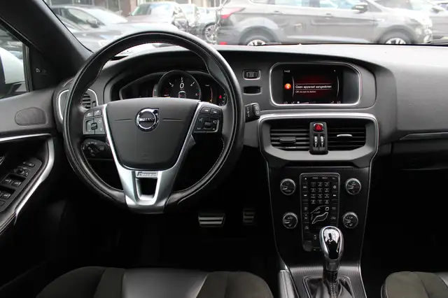 Volvo V40 view 9