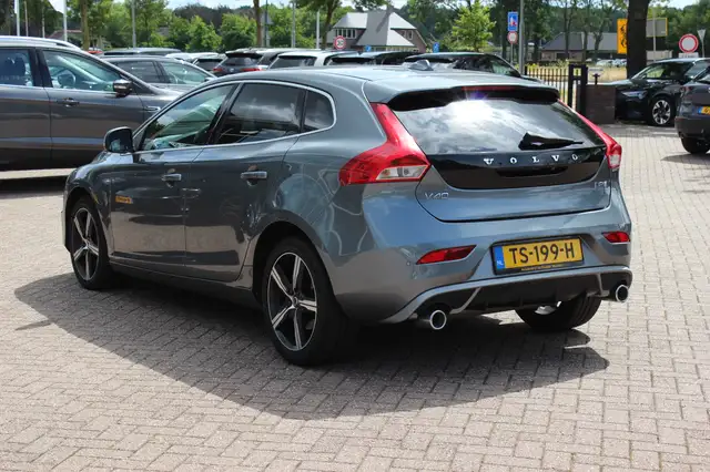 Volvo V40 view 3