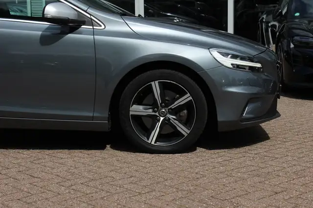 Volvo V40 view 14