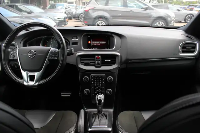 Volvo V40 view 2