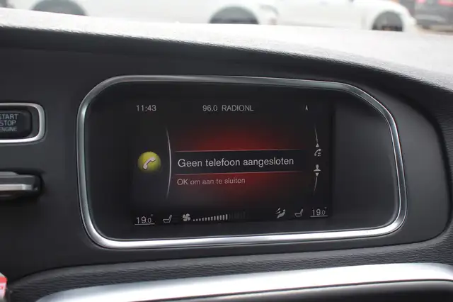 Volvo V40 view 22