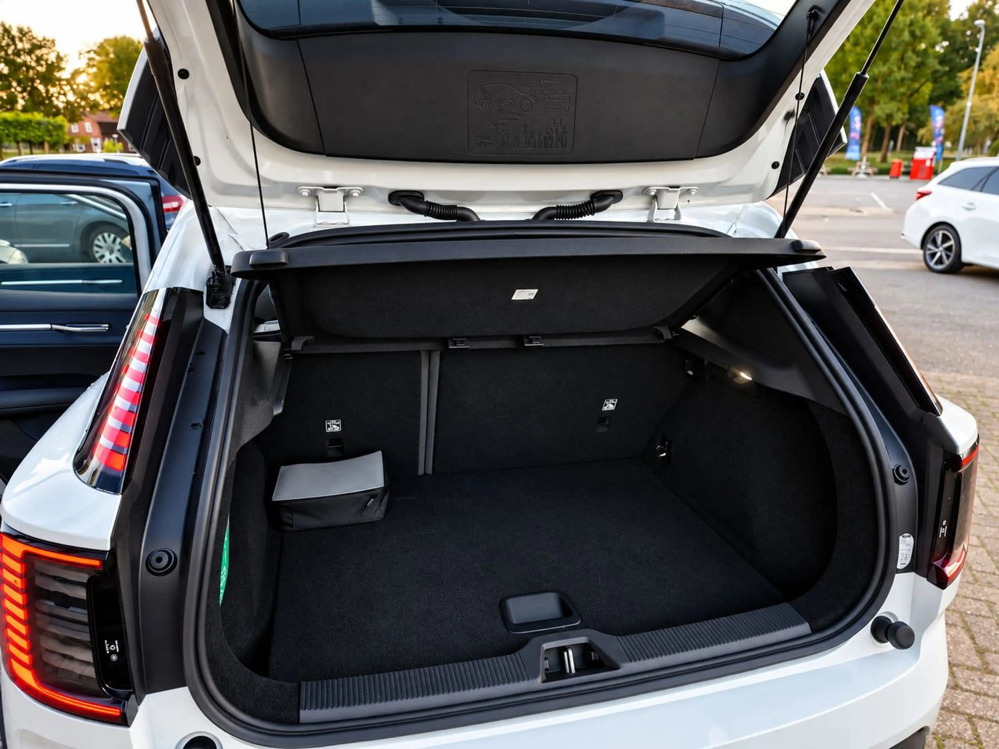 Volvo EX30 Single Motor Core 51 kWh Carplay Trekhaak Camera — photo 13