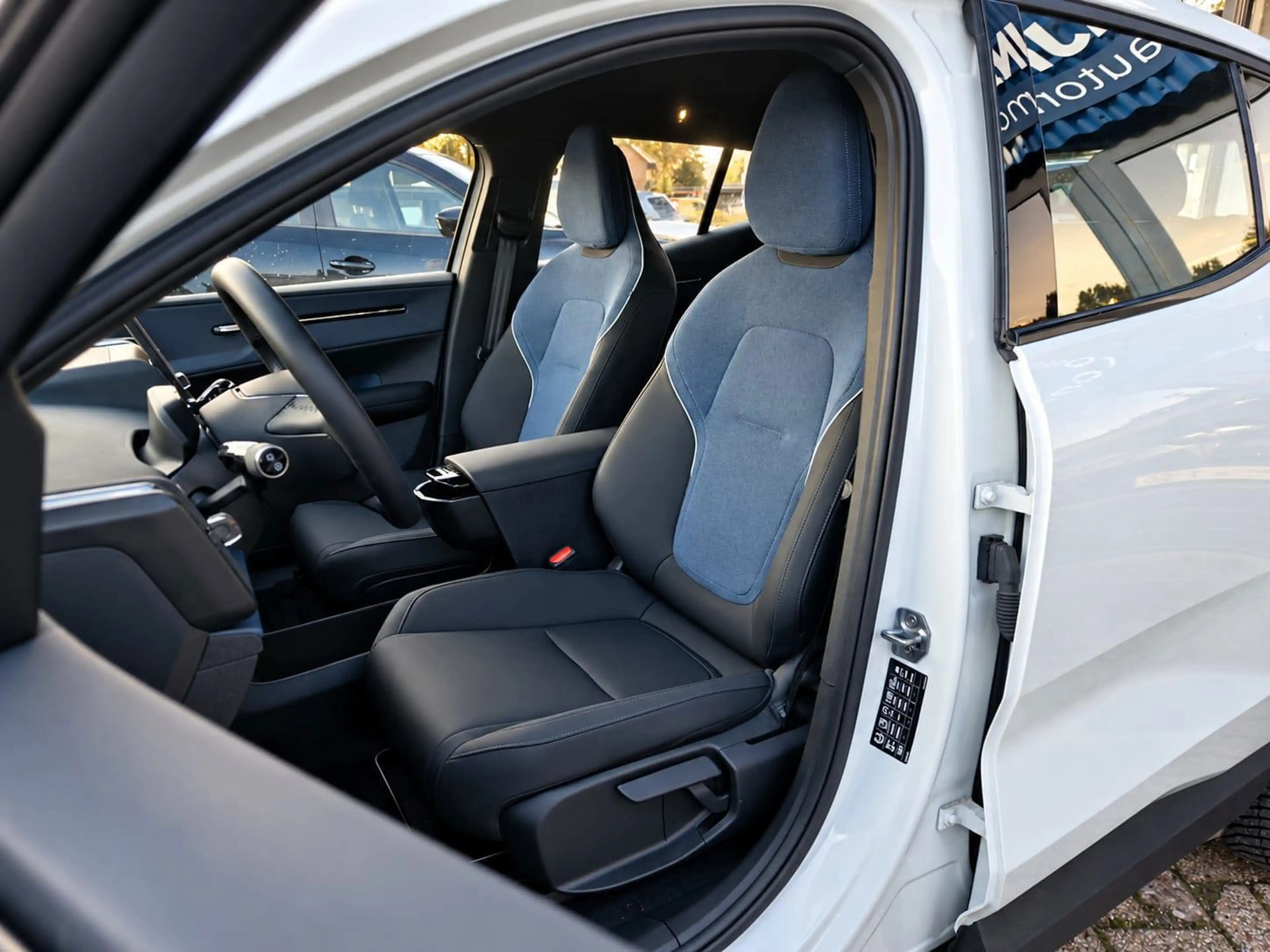 Volvo EX30 Single Motor Core 51 kWh Carplay Trekhaak Camera — photo 10