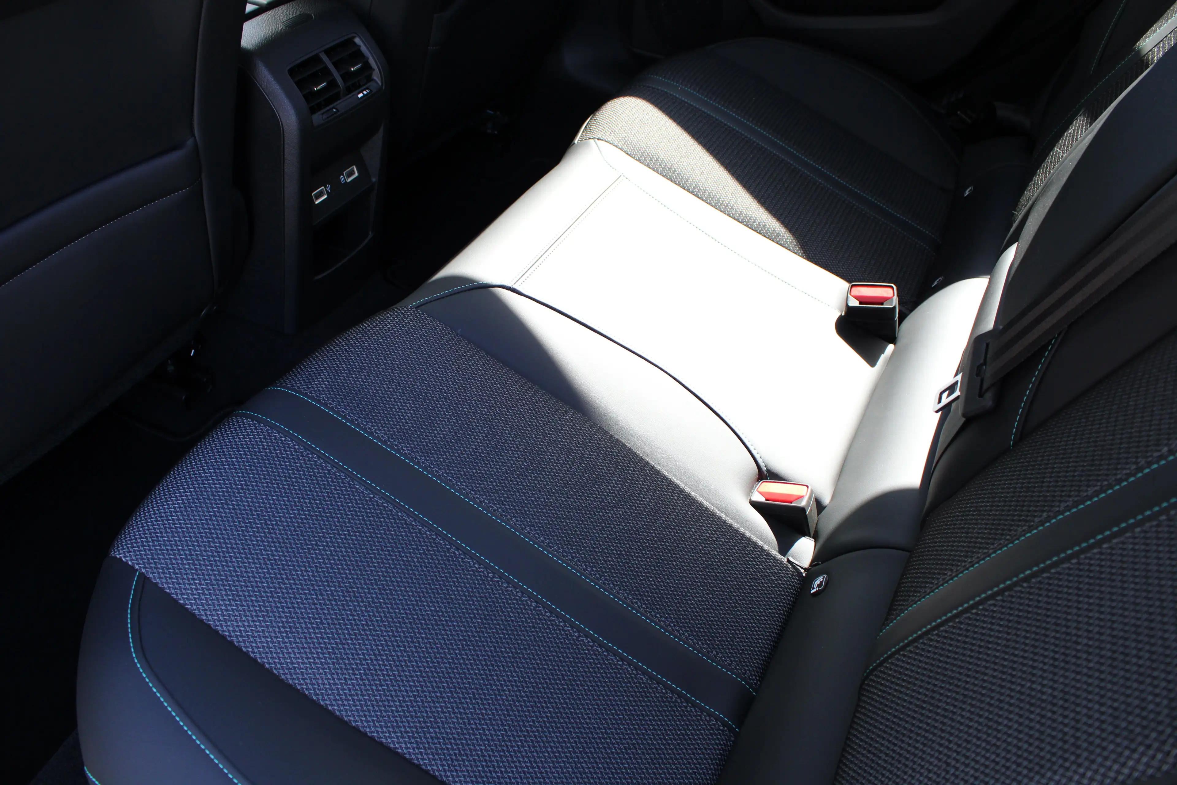 Peugeot 308 1.2 PureTech Allure | Navigatie | Camera | Apple c — photo 11