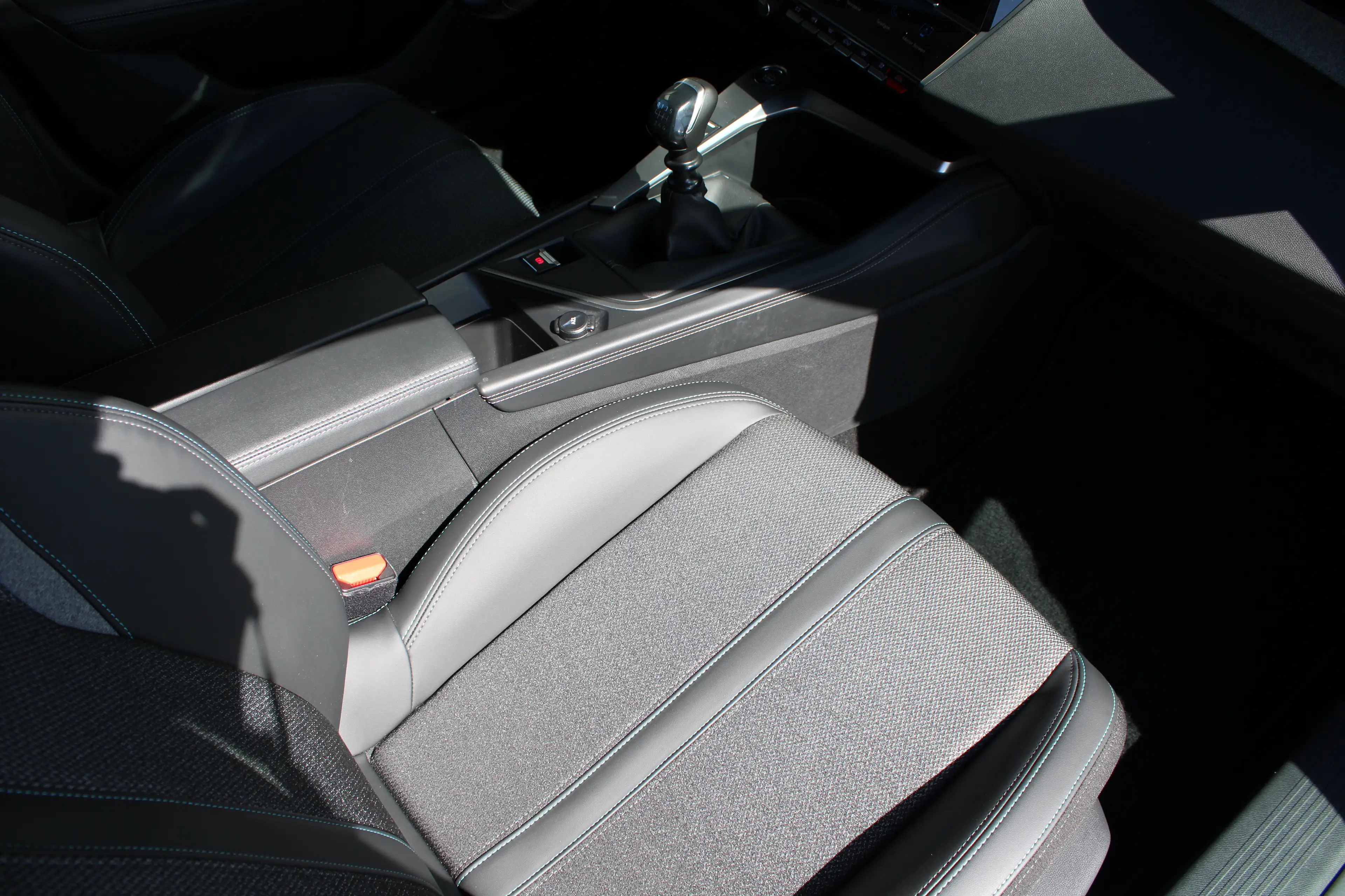 Peugeot 308 1.2 PureTech Allure | Navigatie | Camera | Apple c — photo 5