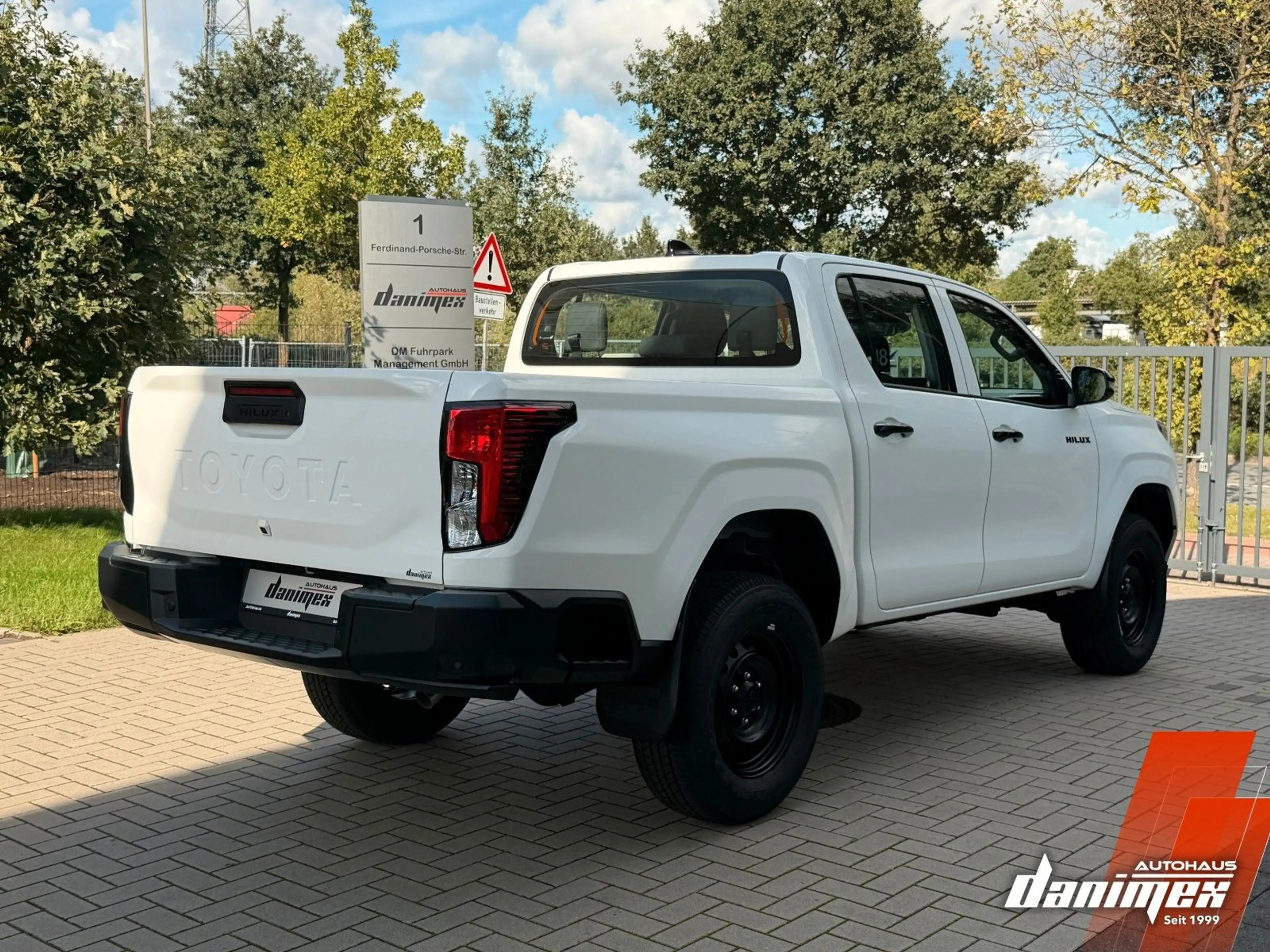 Toyota Hilux Double Cab Duty 4x4 MHS Keyless Kamera ACC — photo 6