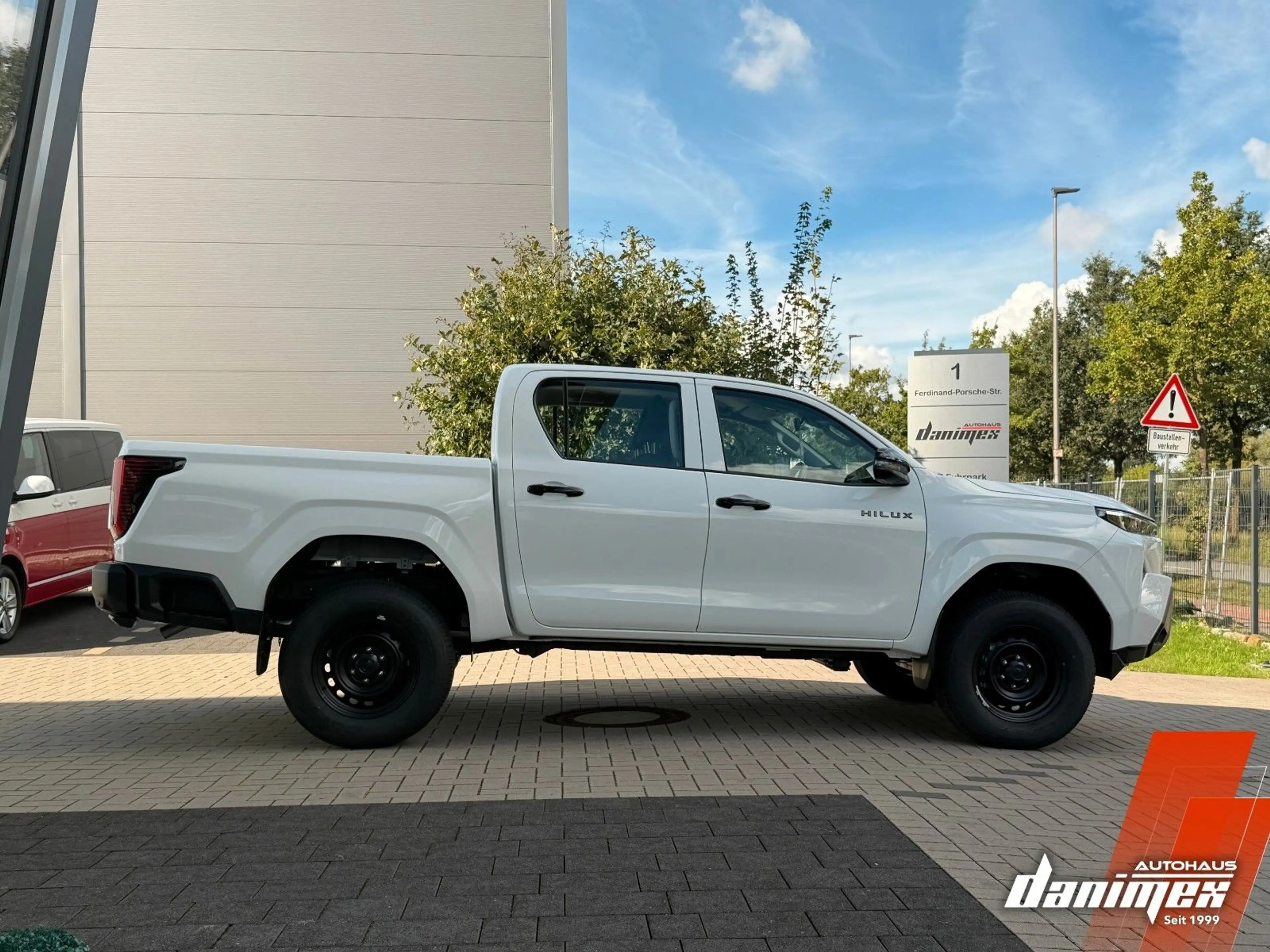 Toyota Hilux Double Cab Duty 4x4 MHS Keyless Kamera ACC — photo 5