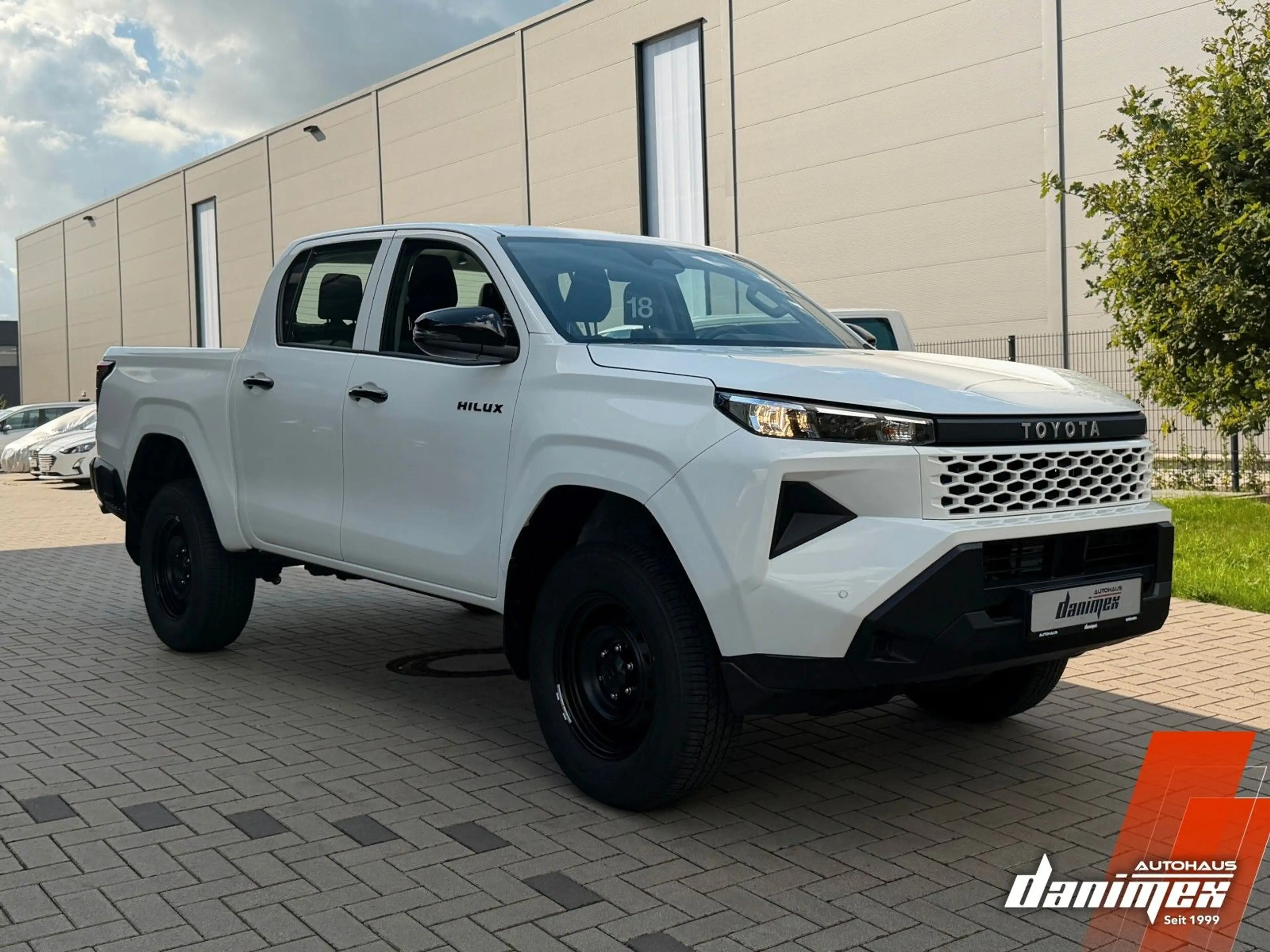 Toyota Hilux Double Cab Duty 4x4 MHS Keyless Kamera ACC — photo 4