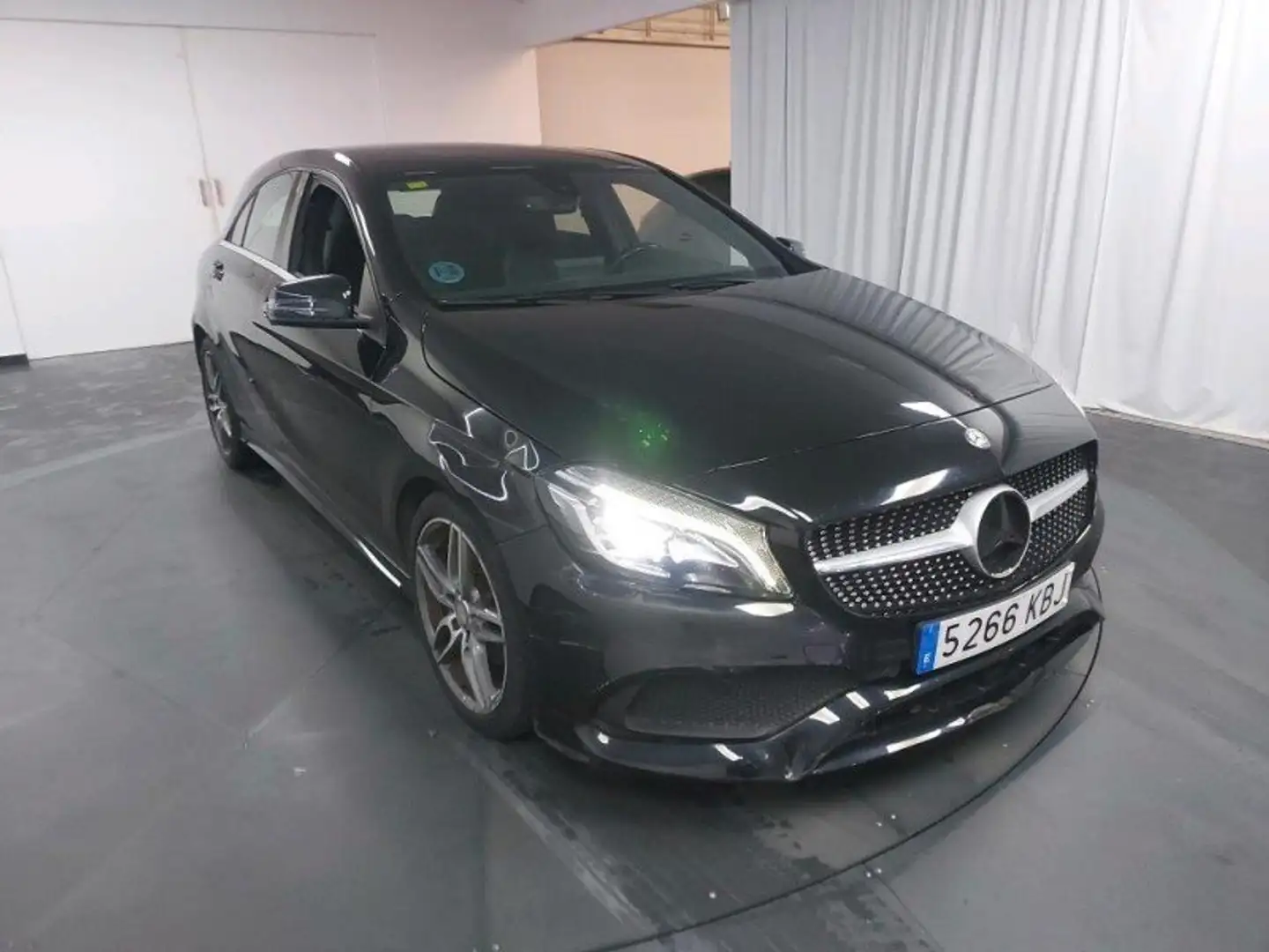 Mercedes-Benz A 180 Aut. Schwarz - 1