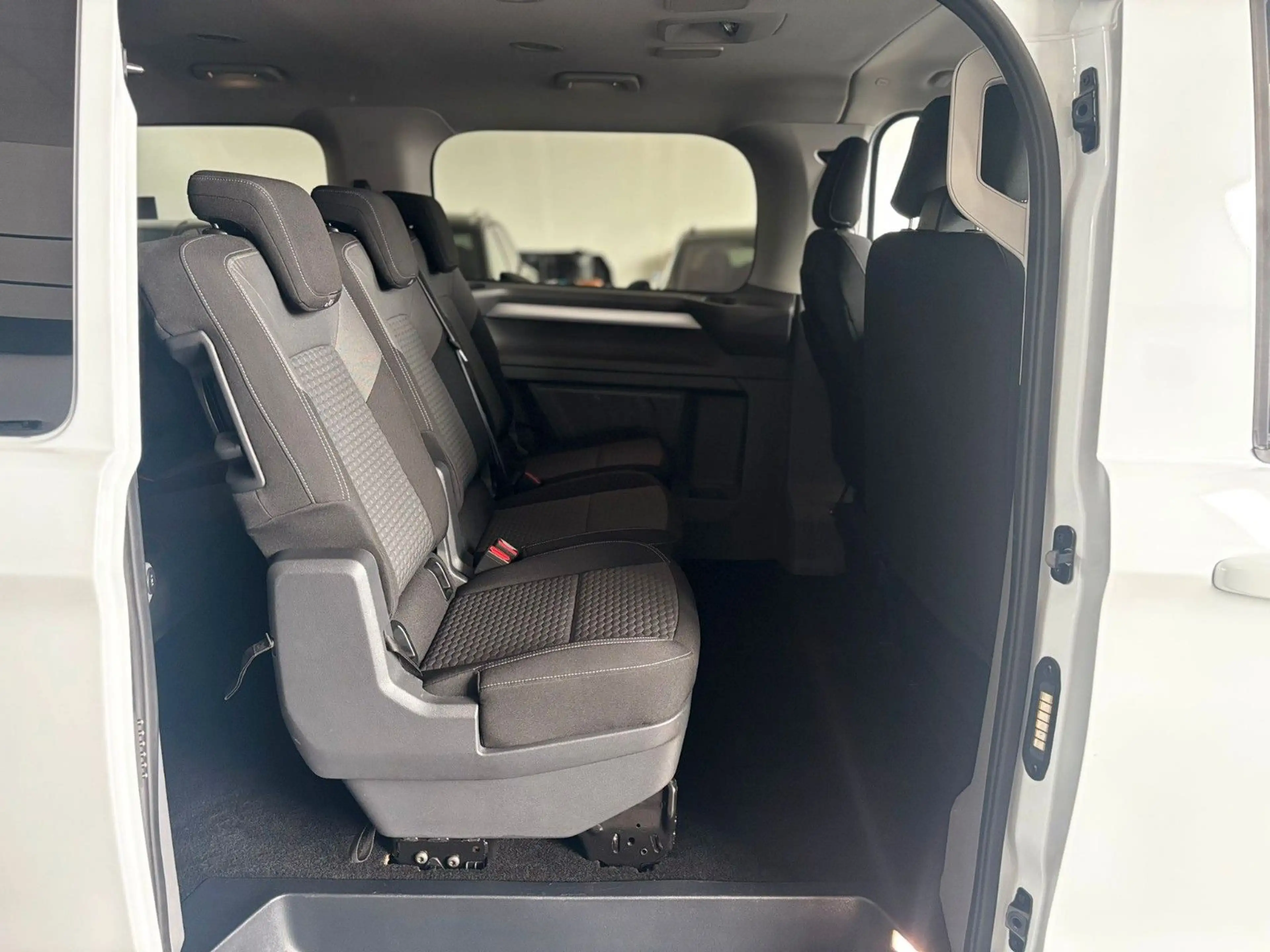 Volkswagen T7 Caravelle LED/KLIMA/9-Sitze/5J.GARANTIE — photo 9