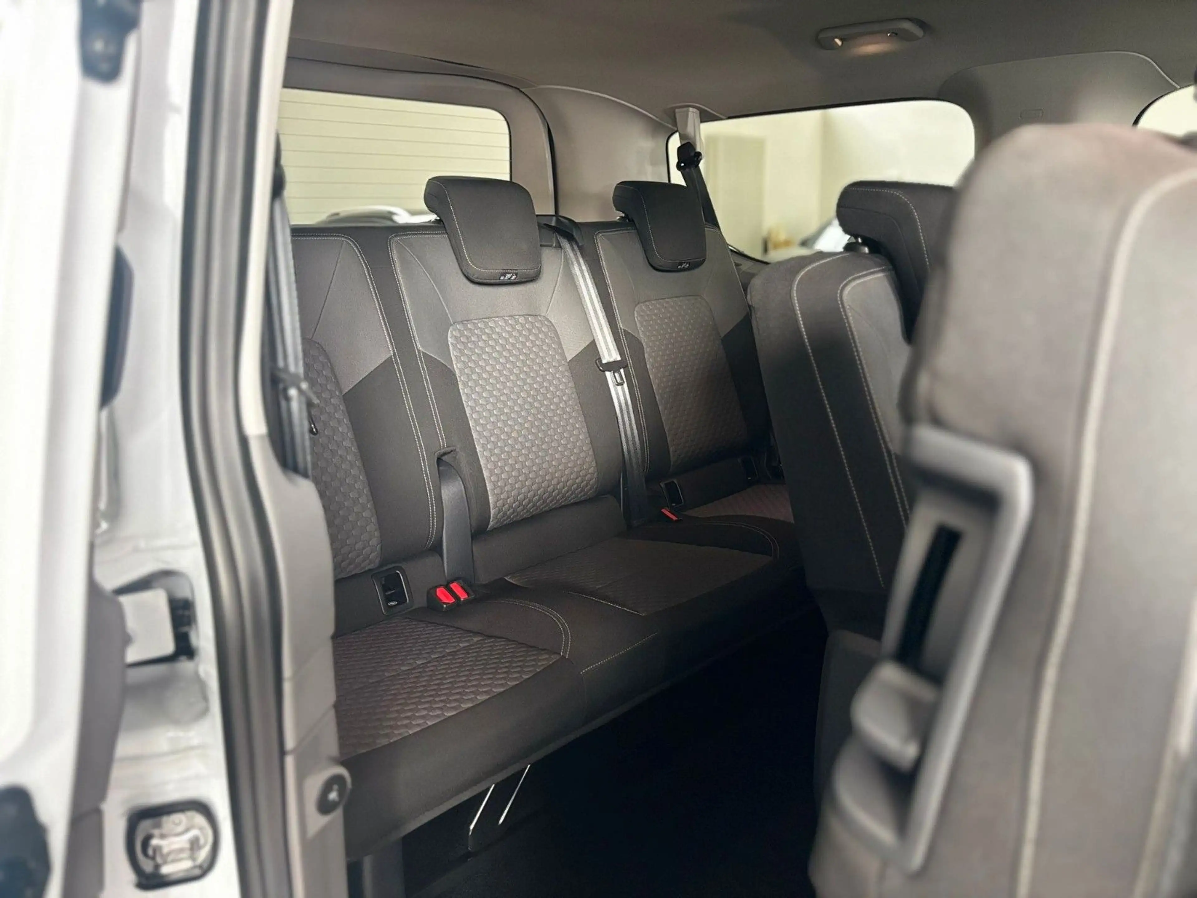 Volkswagen T7 Caravelle LED/KLIMA/9-Sitze/5J.GARANTIE — photo 10