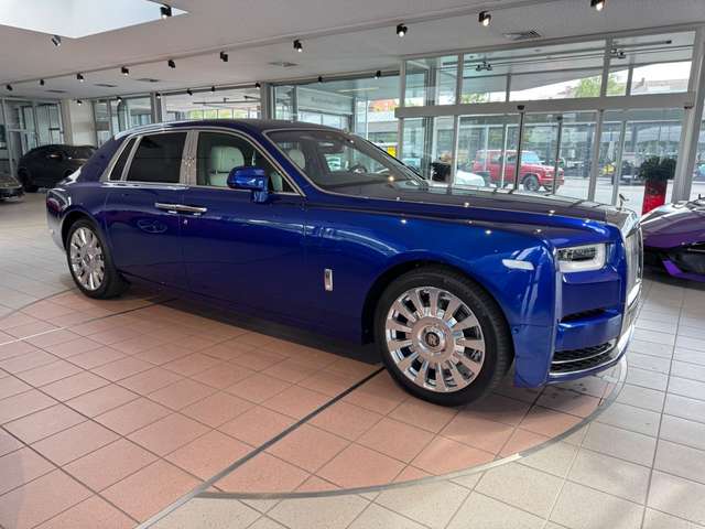 Rolls-Royce Phantom Starlight/Fond-Entertainment/Fridge