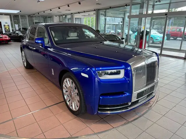 Rolls-Royce Phantom Starlight/Fond-Entertainment/Fridge