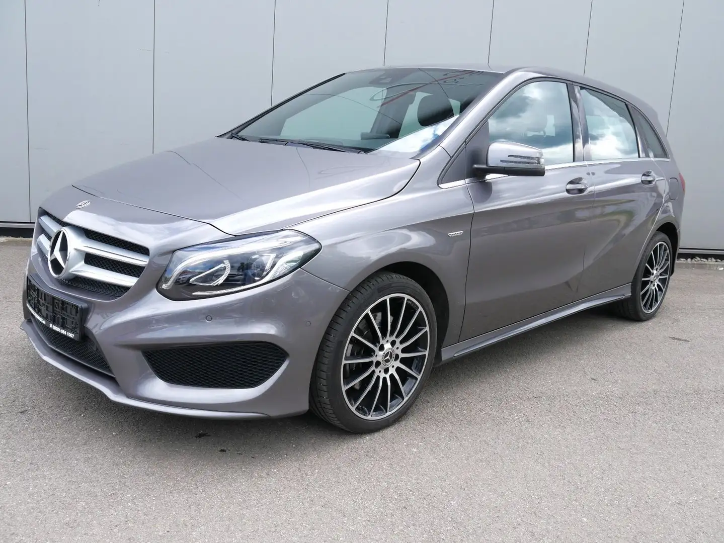 Mercedes-Benz B 220 d AMG-Line NAVI/LED/AHK/RFK/TOTWINKEL Gris - 1