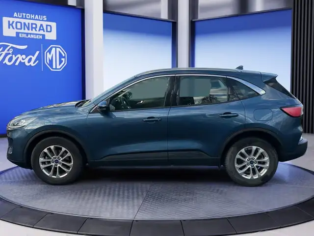 Ford Kuga view 3