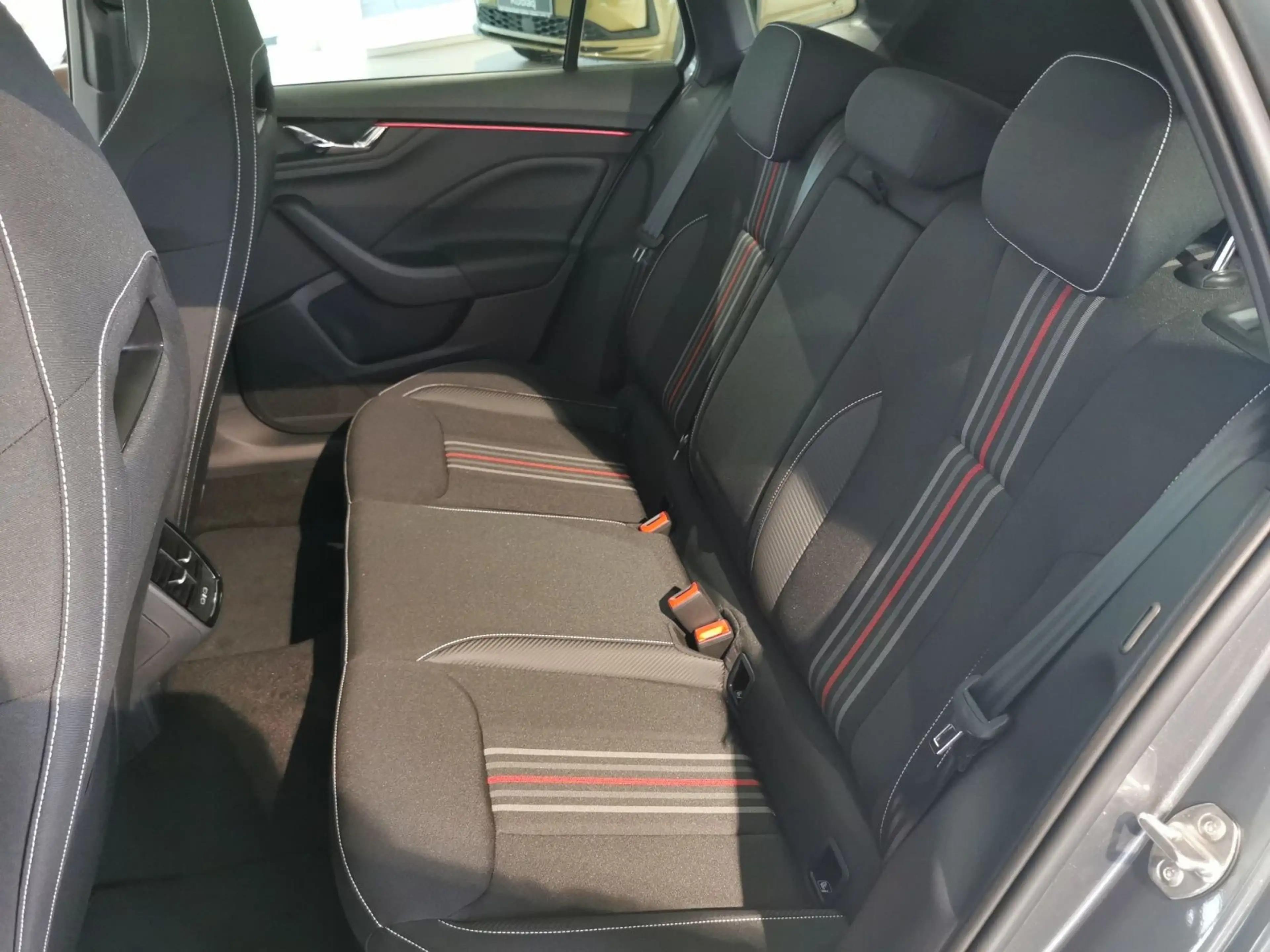 Skoda Kamiq Monte Carlo 1,0 TSI DSG +AHK+NAVI+MATRIX+ — photo 9