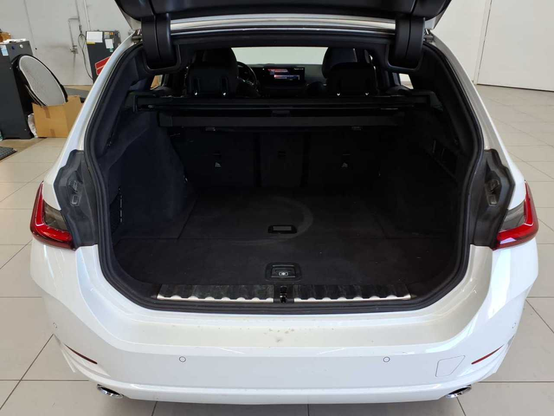 BMW 318 318d Touring Aut. — photo 15