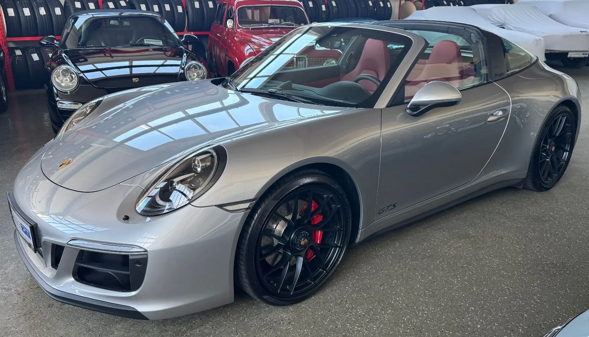 Porsche 991 911 Targa 4 GTS mit Lift und HA-Lenkung Stříbrná - 1