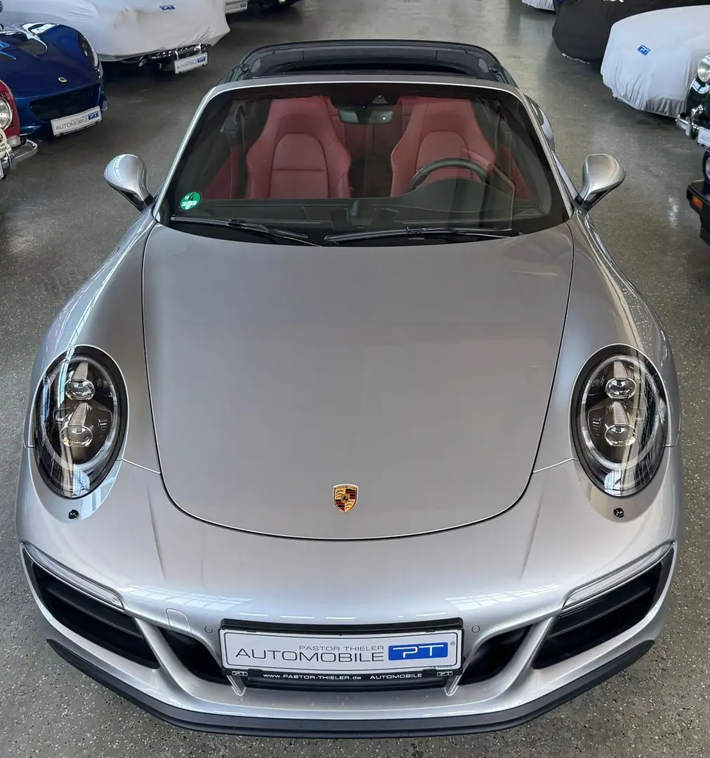 Porsche 991 911 Targa 4 GTS mit Lift und HA-Lenkung Stříbrná - 2