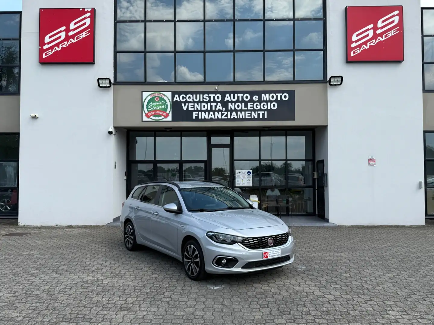 Fiat Tipo 1.6 Mjt S&S DCT SW S-Design Grijs - 1