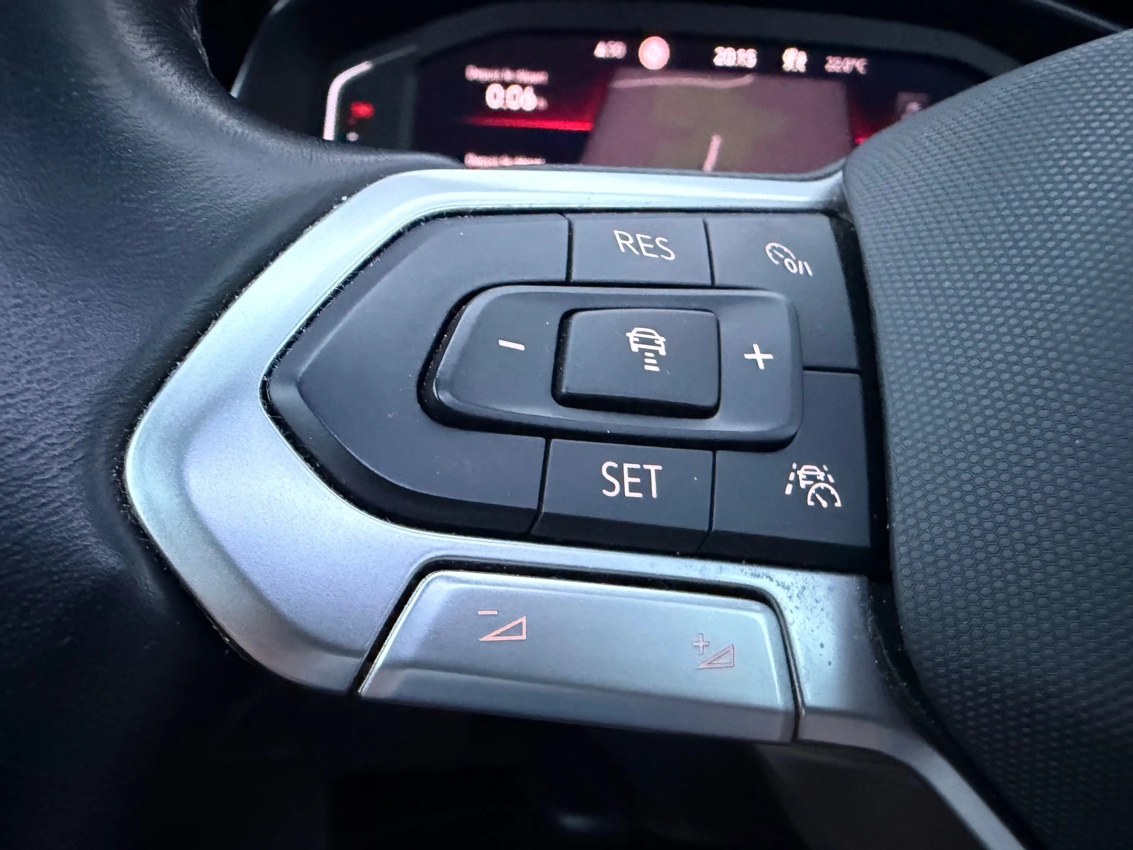 Volkswagen Passat Variant 2.0 TDi DSG / IQ LIGHT / Toit Pano / Cockpit Digital / — photo 14
