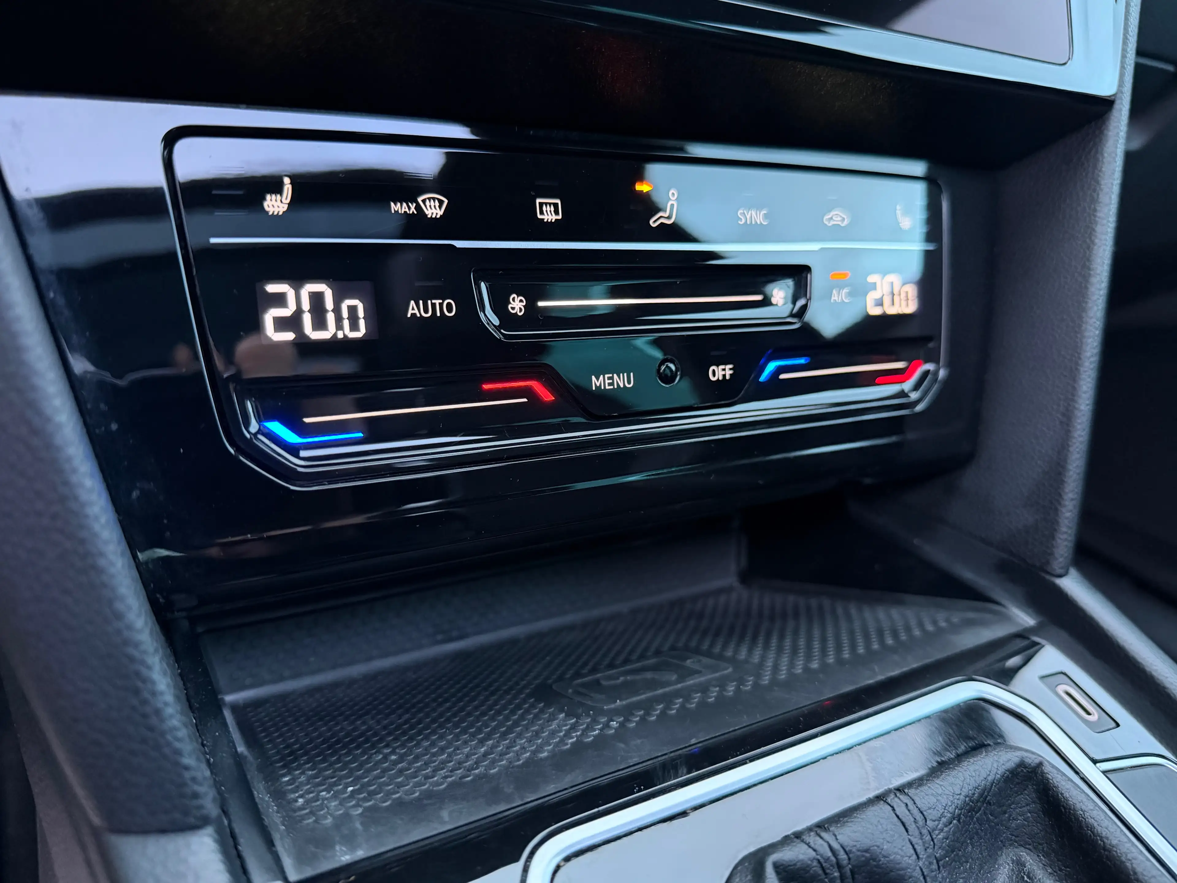Volkswagen Passat Variant 2.0 TDi DSG / IQ LIGHT / Toit Pano / Cockpit Digital / — photo 10