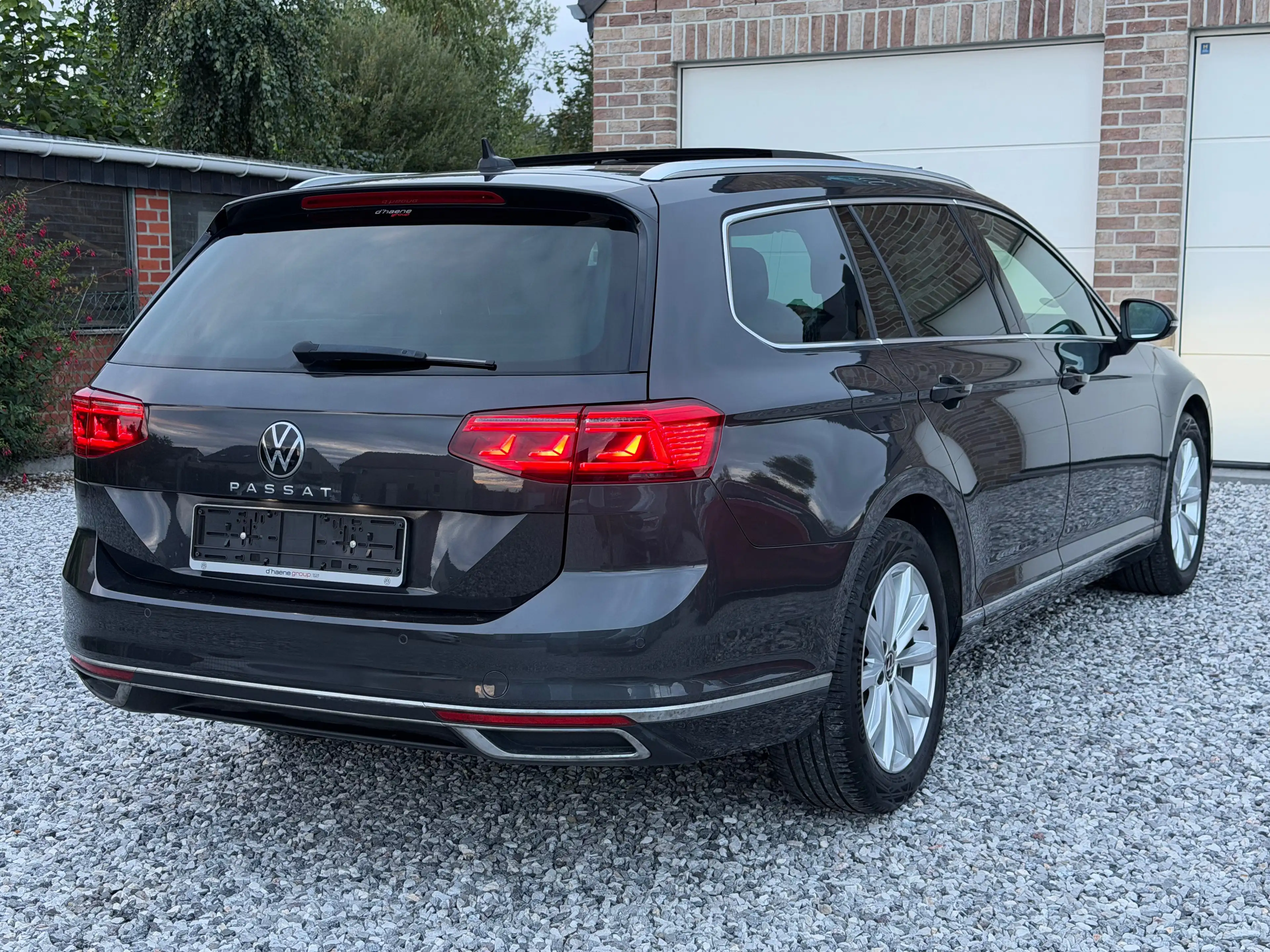 Volkswagen Passat Variant 2.0 TDi DSG / IQ LIGHT / Toit Pano / Cockpit Digital / — photo 3