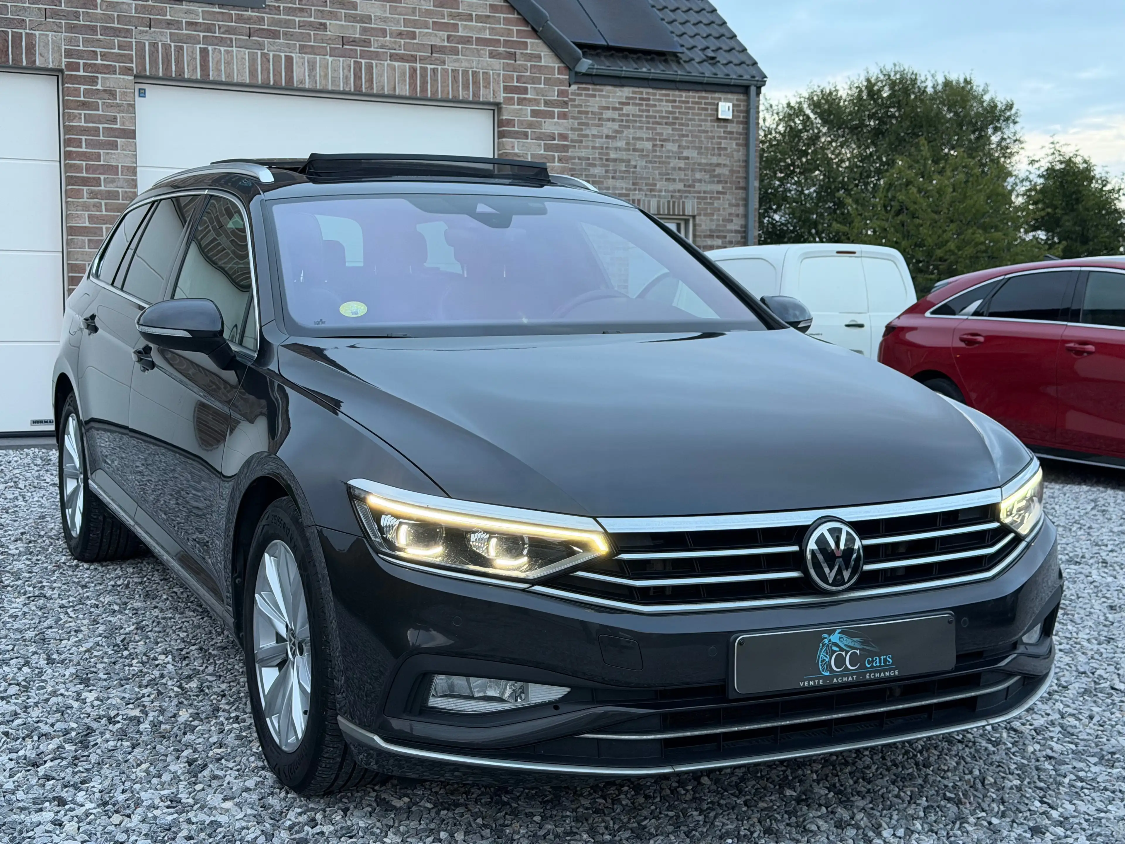 Volkswagen Passat Variant 2.0 TDi DSG / IQ LIGHT / Toit Pano / Cockpit Digital / — photo 2