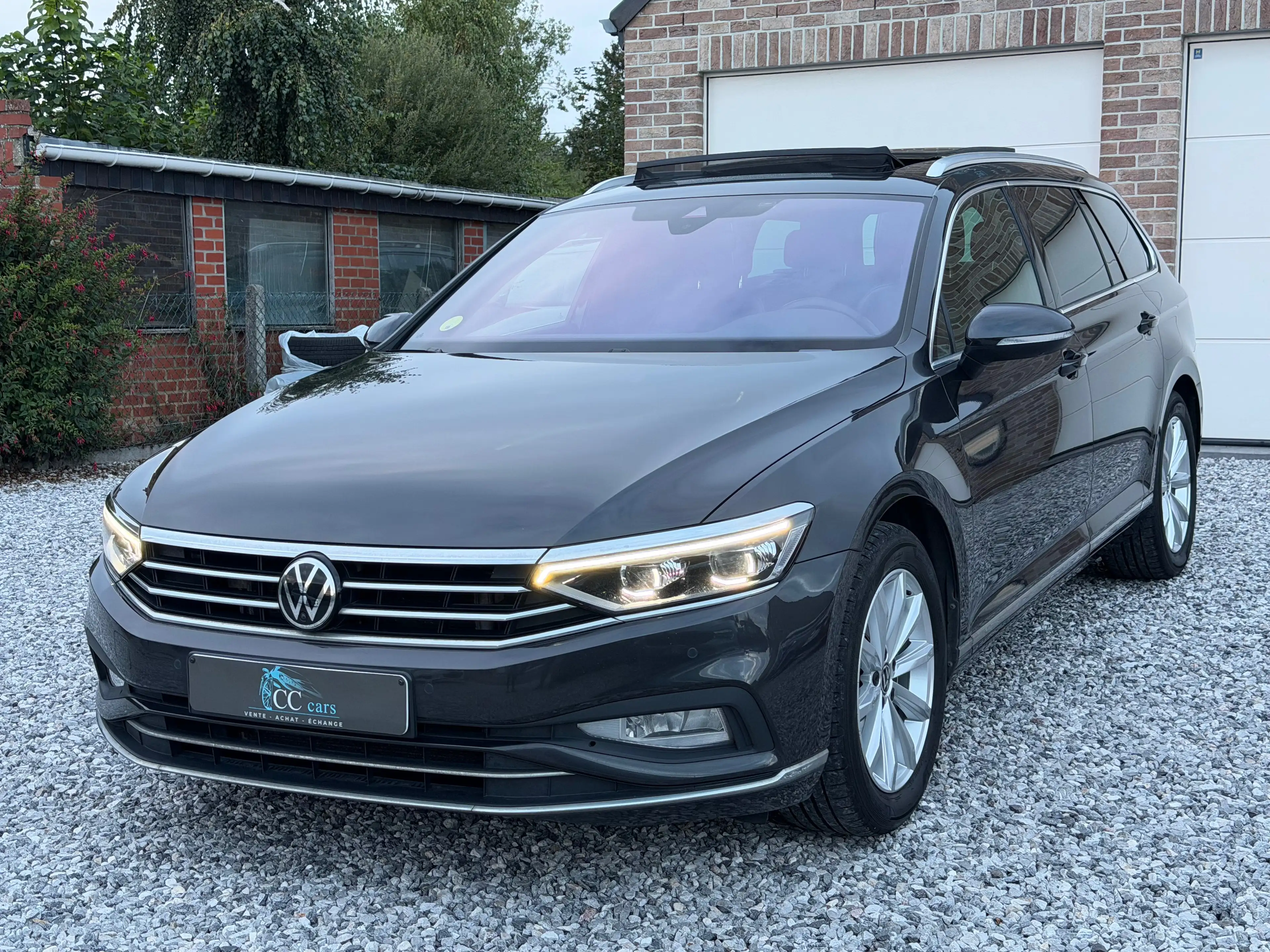 Volkswagen Passat Variant 2.0 TDi DSG / IQ LIGHT / Toit Pano / Cockpit Digital /