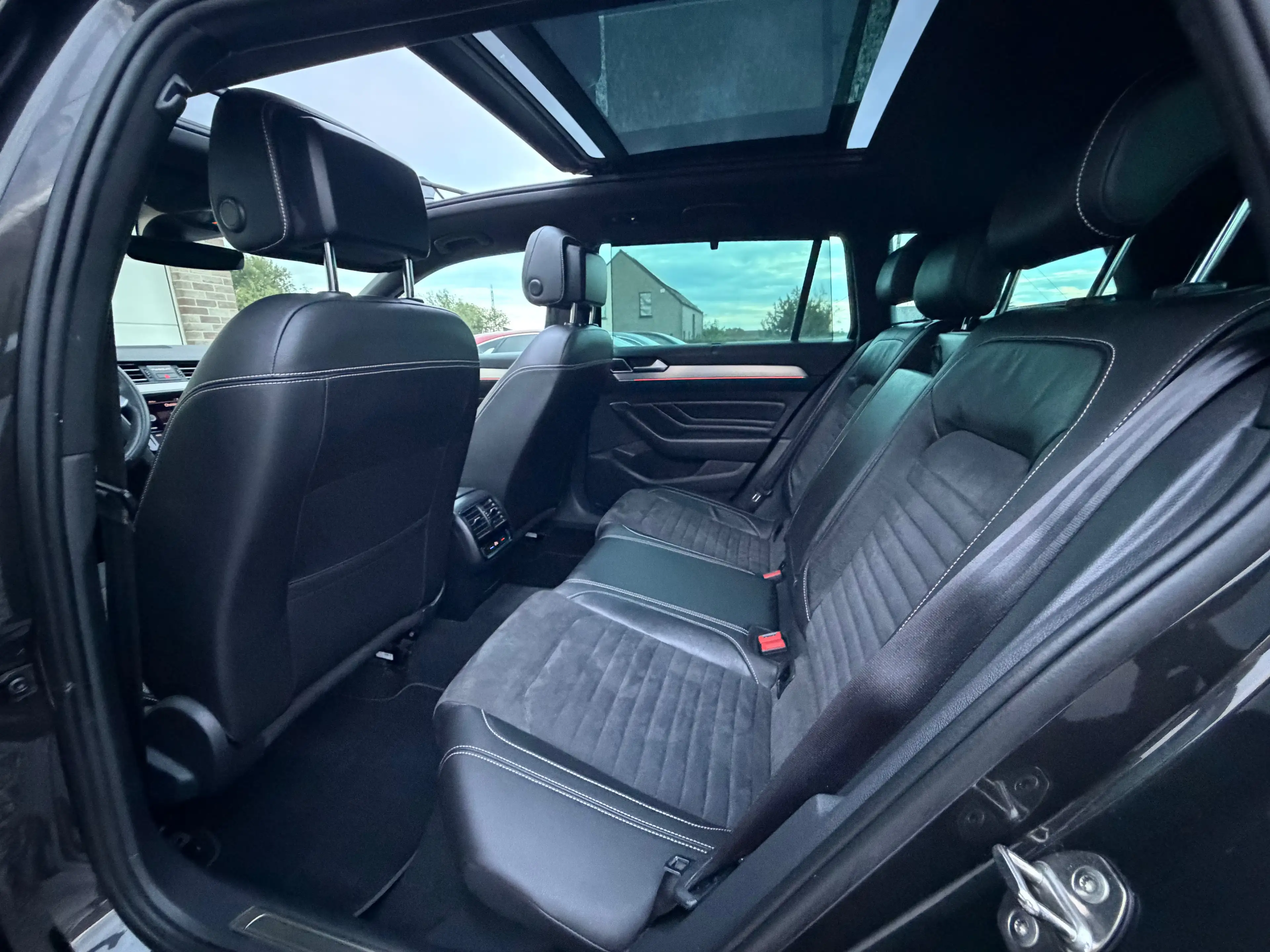 Volkswagen Passat Variant 2.0 TDi DSG / IQ LIGHT / Toit Pano / Cockpit Digital / — photo 7