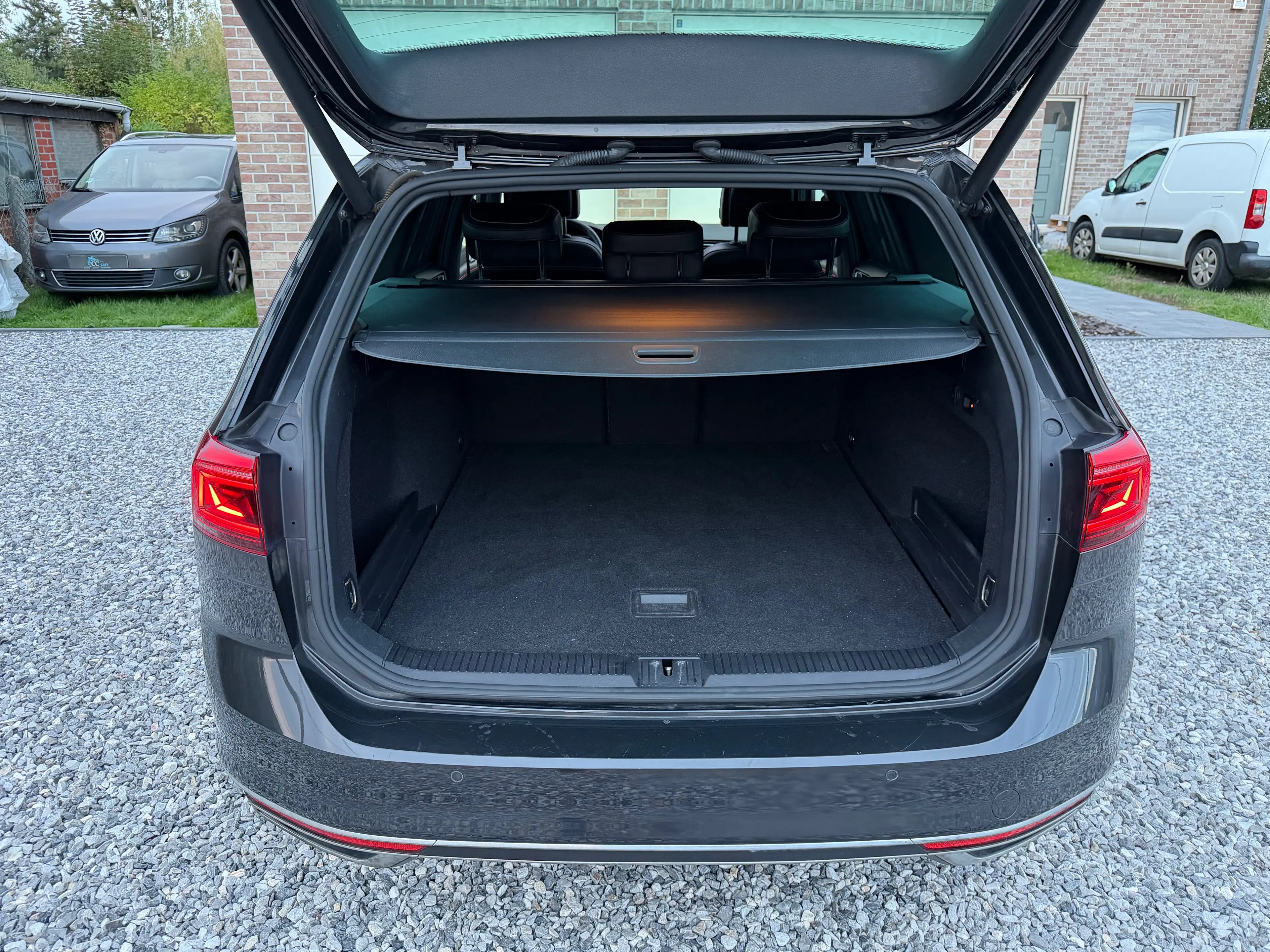 Volkswagen Passat Variant 2.0 TDi DSG / IQ LIGHT / Toit Pano / Cockpit Digital / — photo 8