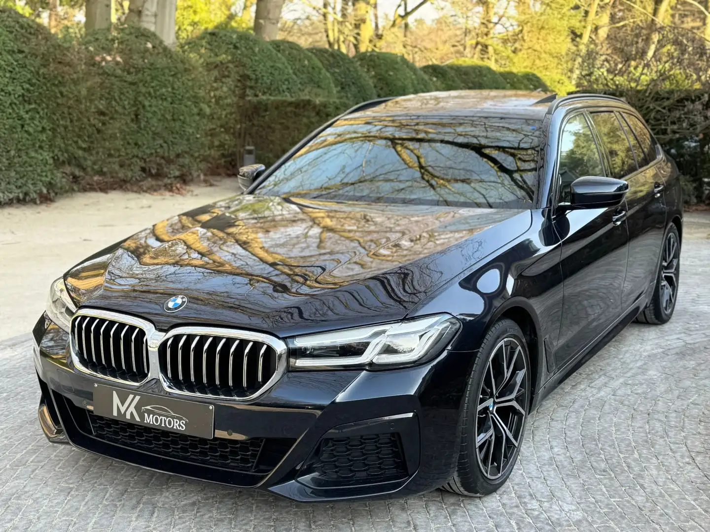 BMW 520 dA MHEV/ M sport/Panodak/Laser/Facelift/Trekhaak ! Schwarz - 1
