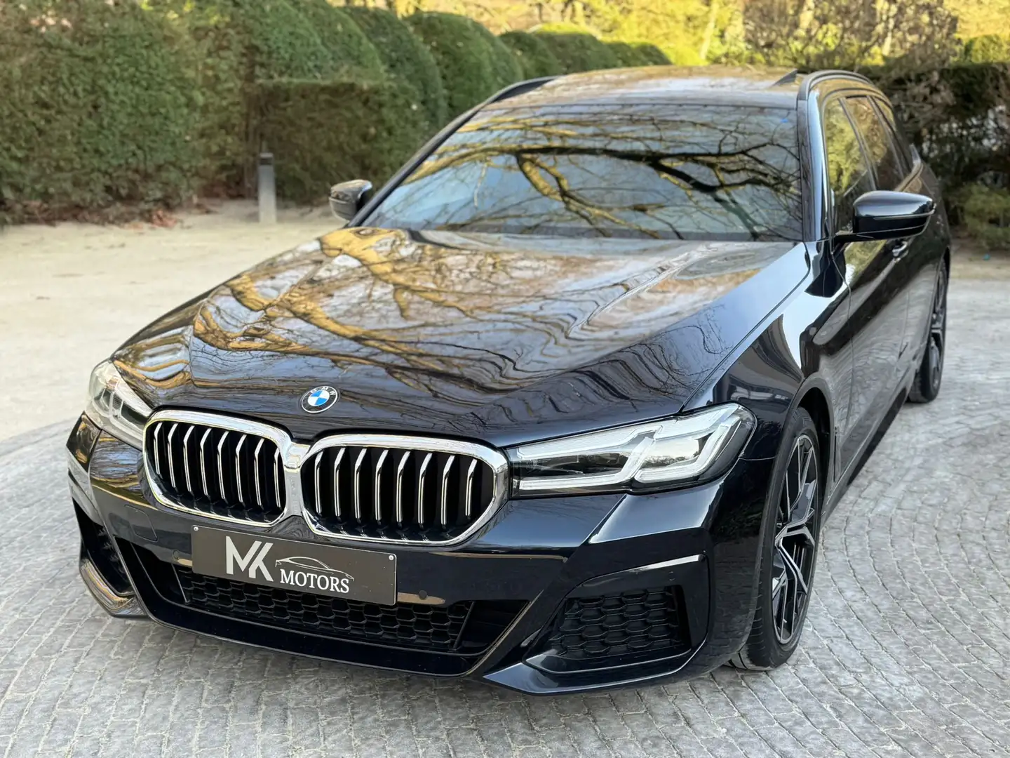BMW 520 dA MHEV/ M sport/Panodak/Laser/Facelift/Trekhaak ! Schwarz - 2