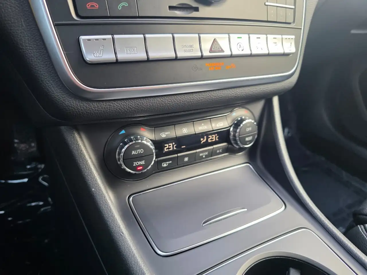 Mercedes-Benz GLA снимка Mercedes-Benz GLA