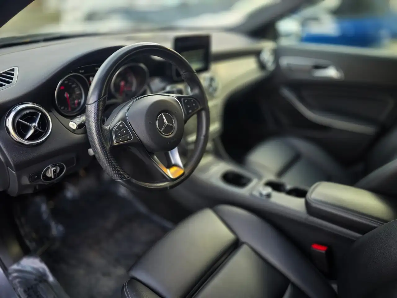 Mercedes-Benz GLA снимка Mercedes-Benz GLA
