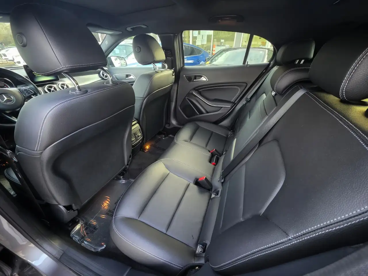 Mercedes-Benz GLA снимка Mercedes-Benz GLA