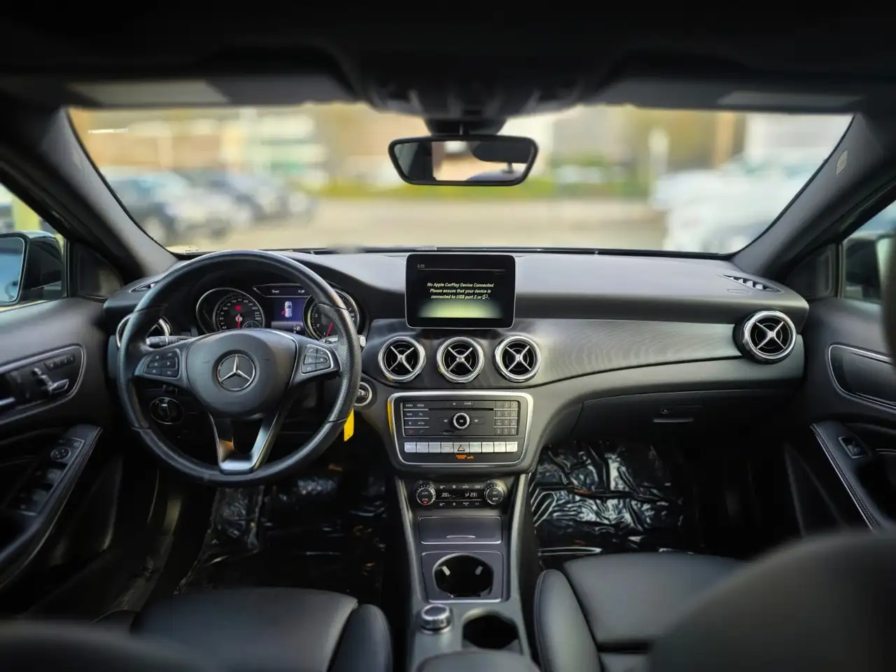 Mercedes-Benz GLA снимка Mercedes-Benz GLA