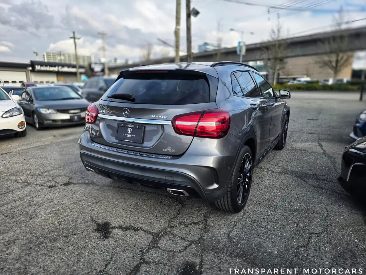 Mercedes-Benz GLA снимка Mercedes-Benz GLA