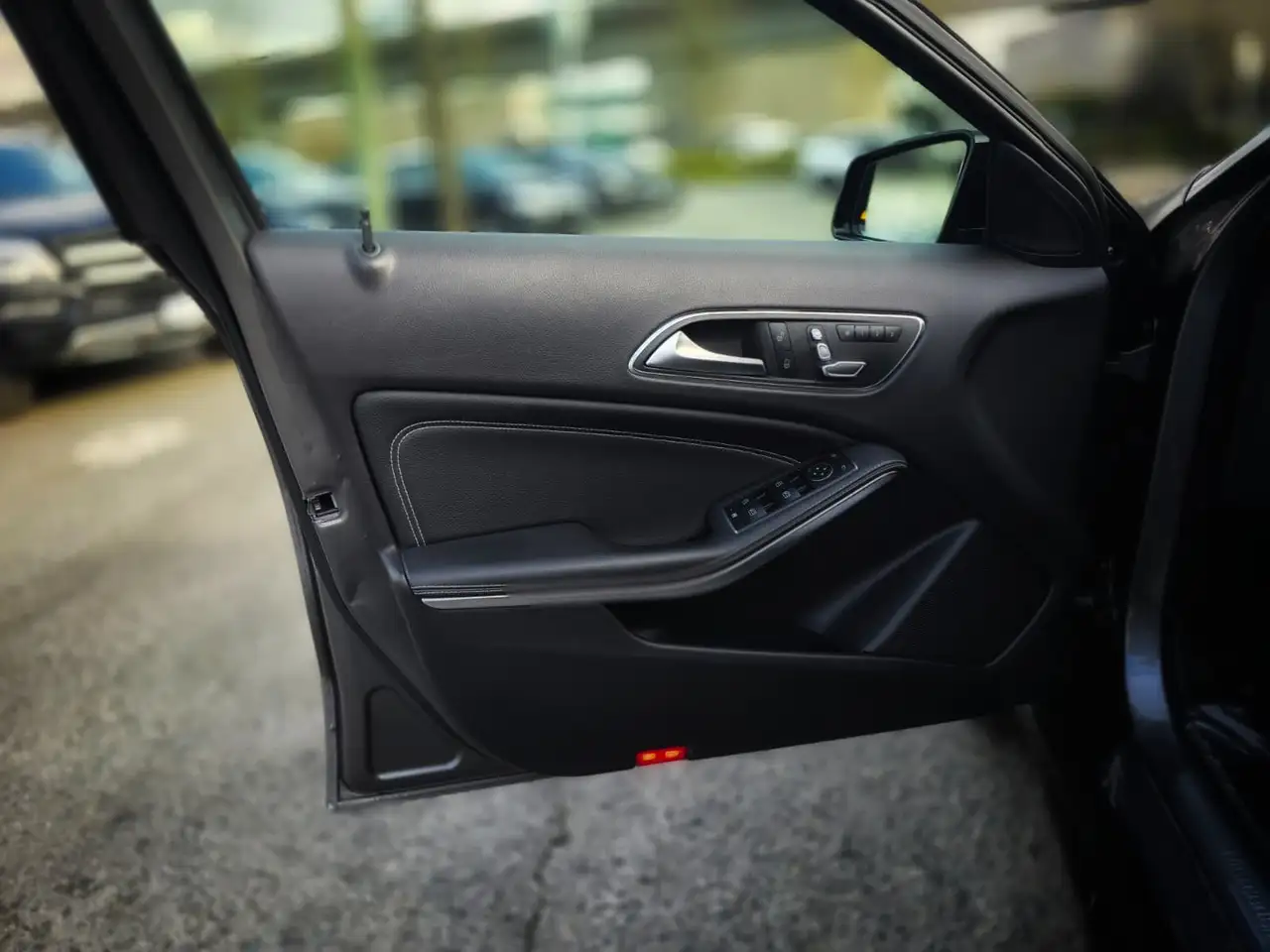 Mercedes-Benz GLA снимка Mercedes-Benz GLA
