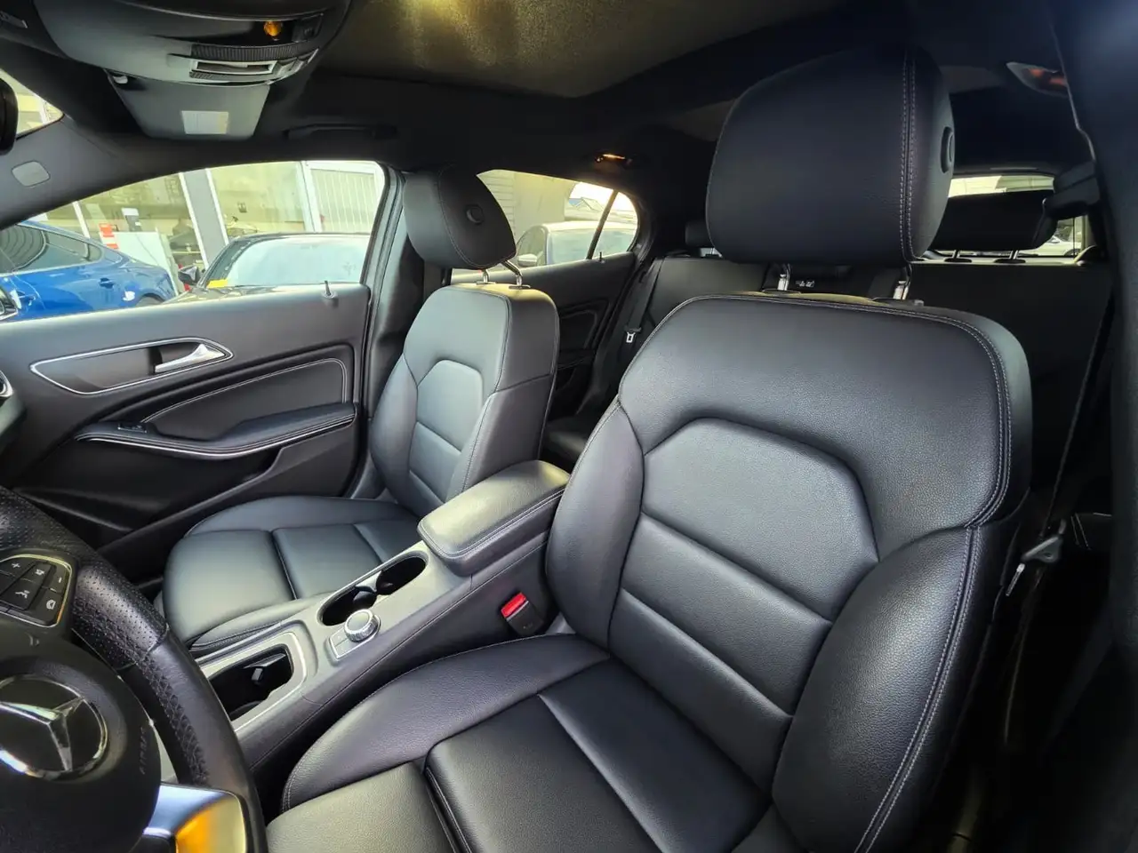 Mercedes-Benz GLA снимка Mercedes-Benz GLA
