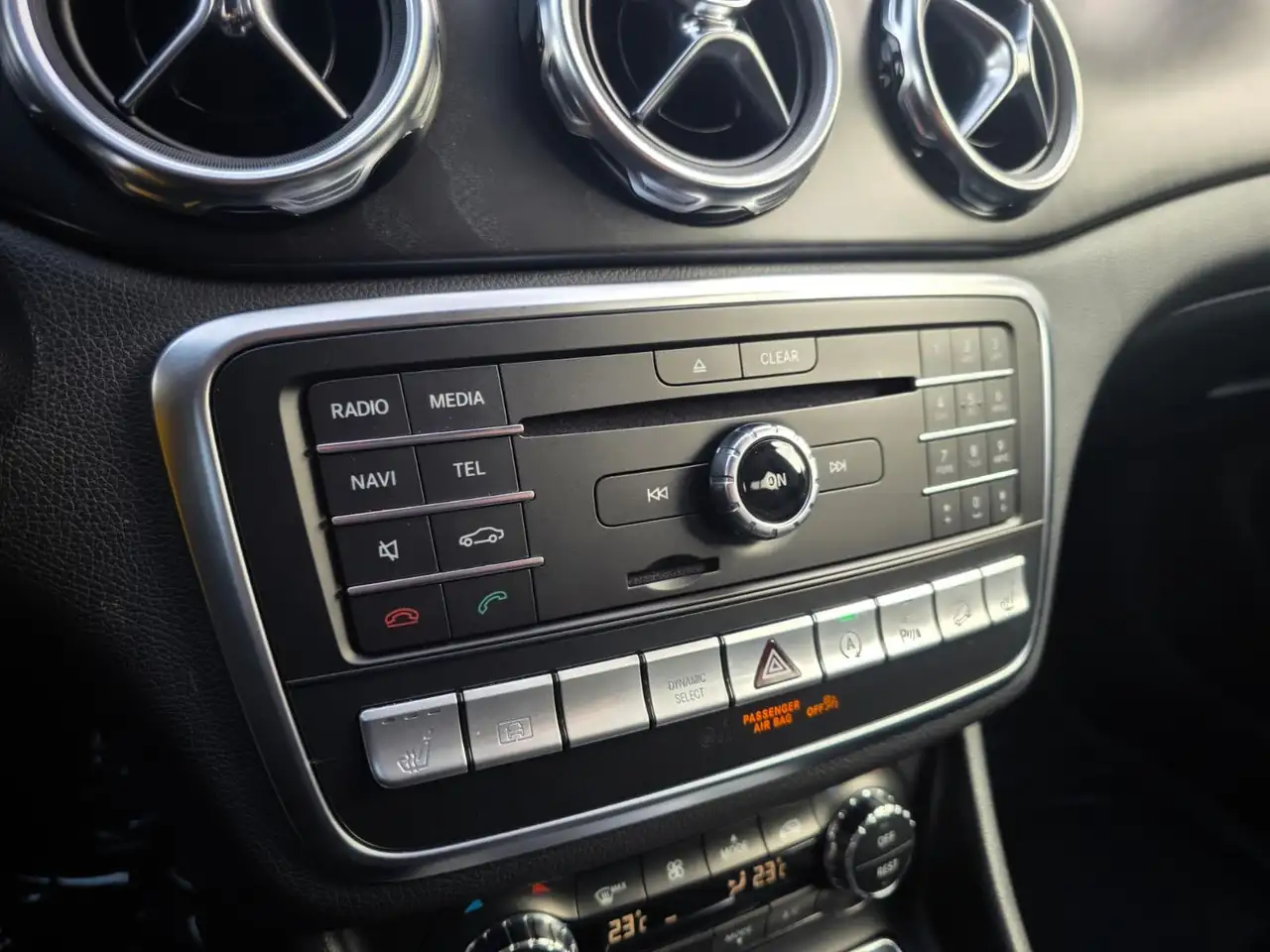 Mercedes-Benz GLA снимка Mercedes-Benz GLA