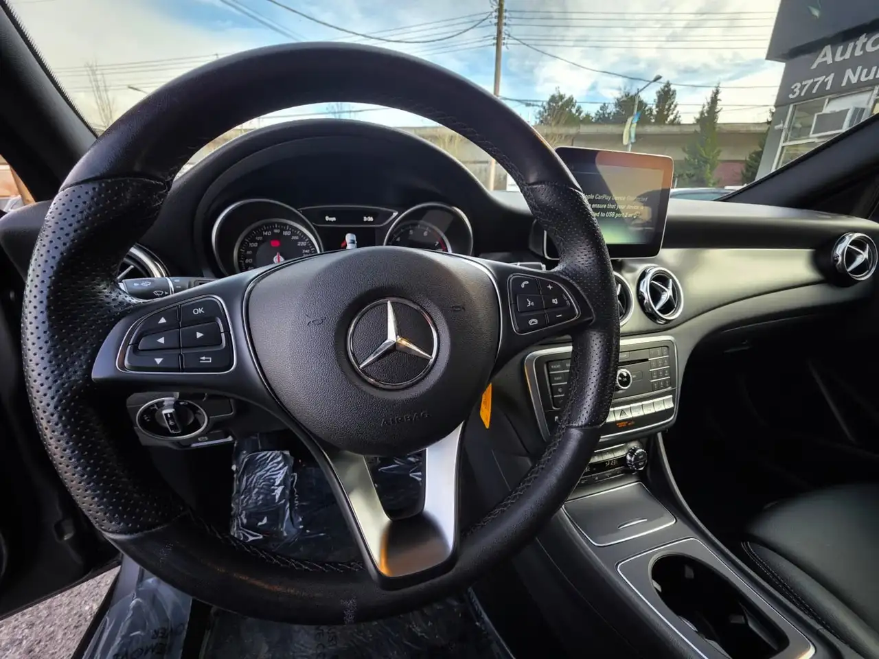 Mercedes-Benz GLA снимка Mercedes-Benz GLA