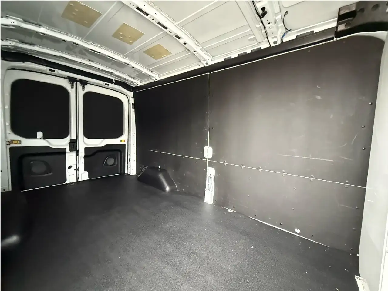 Ford Transit Cargo Van снимка Ford Transit Cargo Van